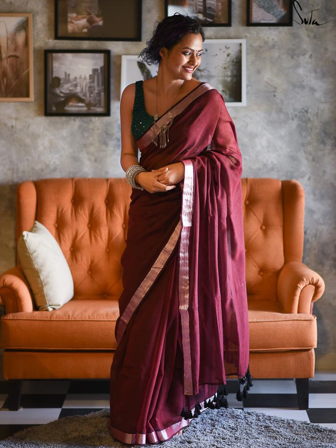 

Suta Maroon Silver Solid Pure Handloom Cotton Saree