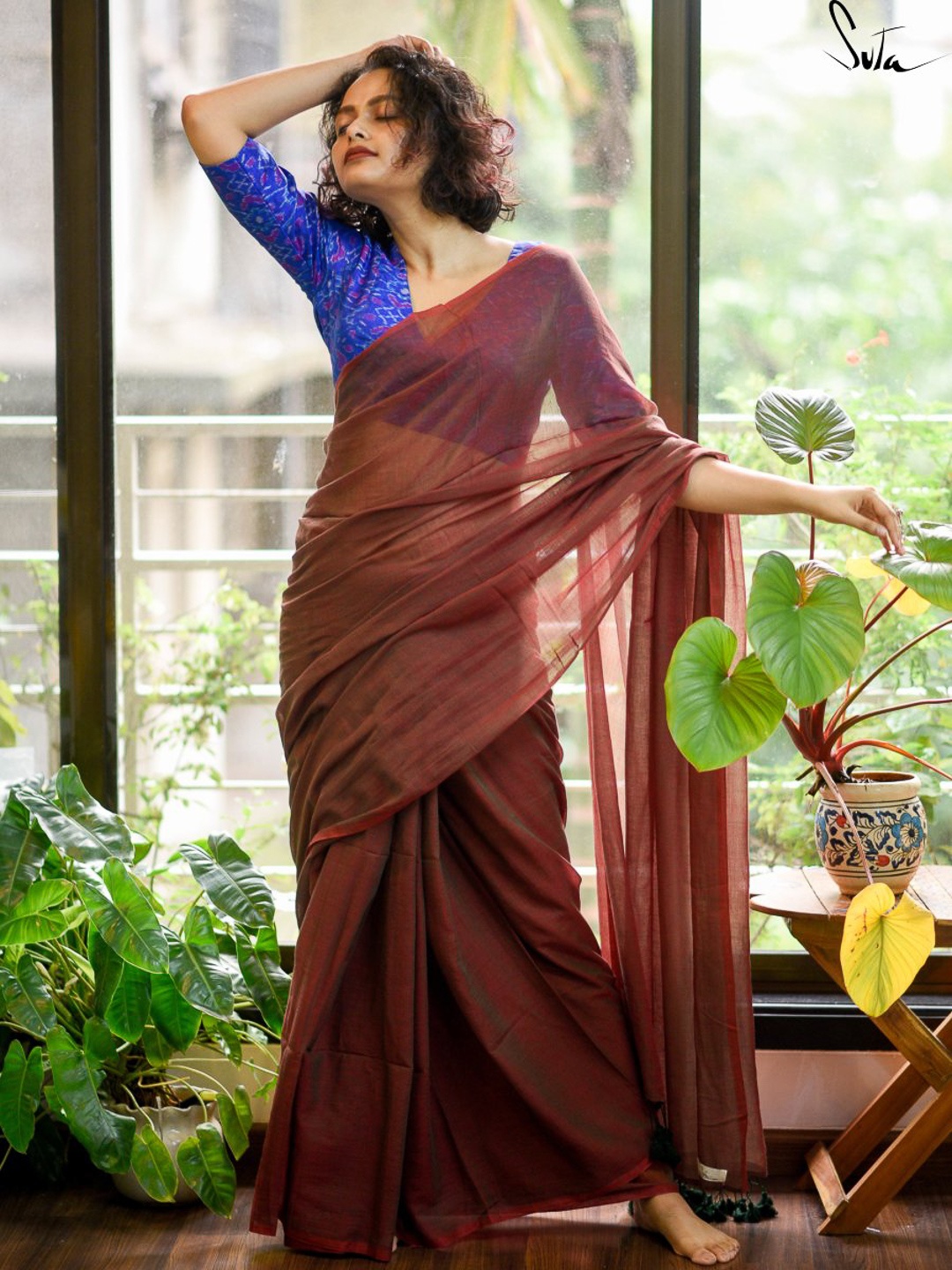 

Suta Maroon & Green Solid Tassels Mul Pure Cotton Saree