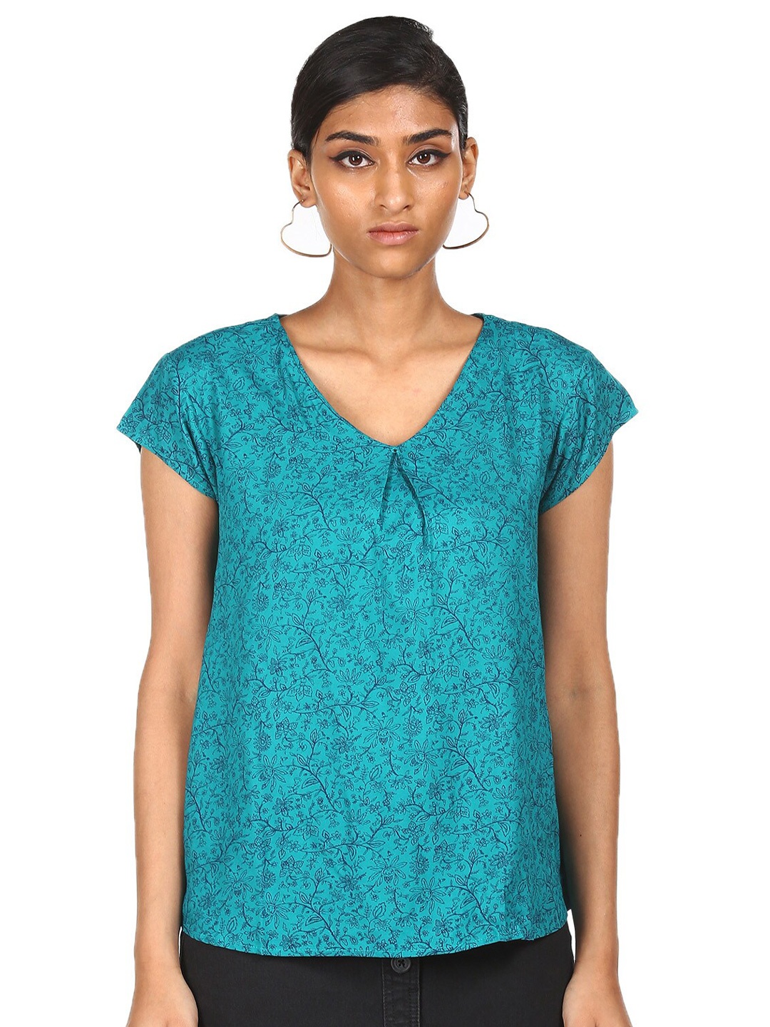 

Cherokee Green & Navy Blue Floral Regular Top