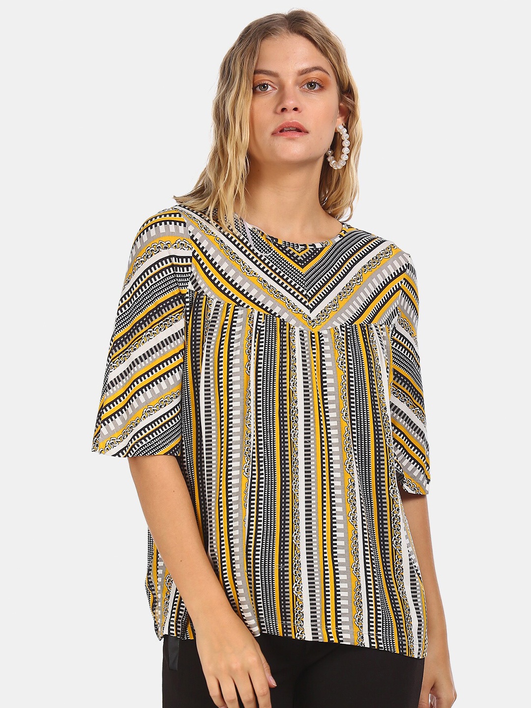 

Cherokee Black & Yellow Regular Top