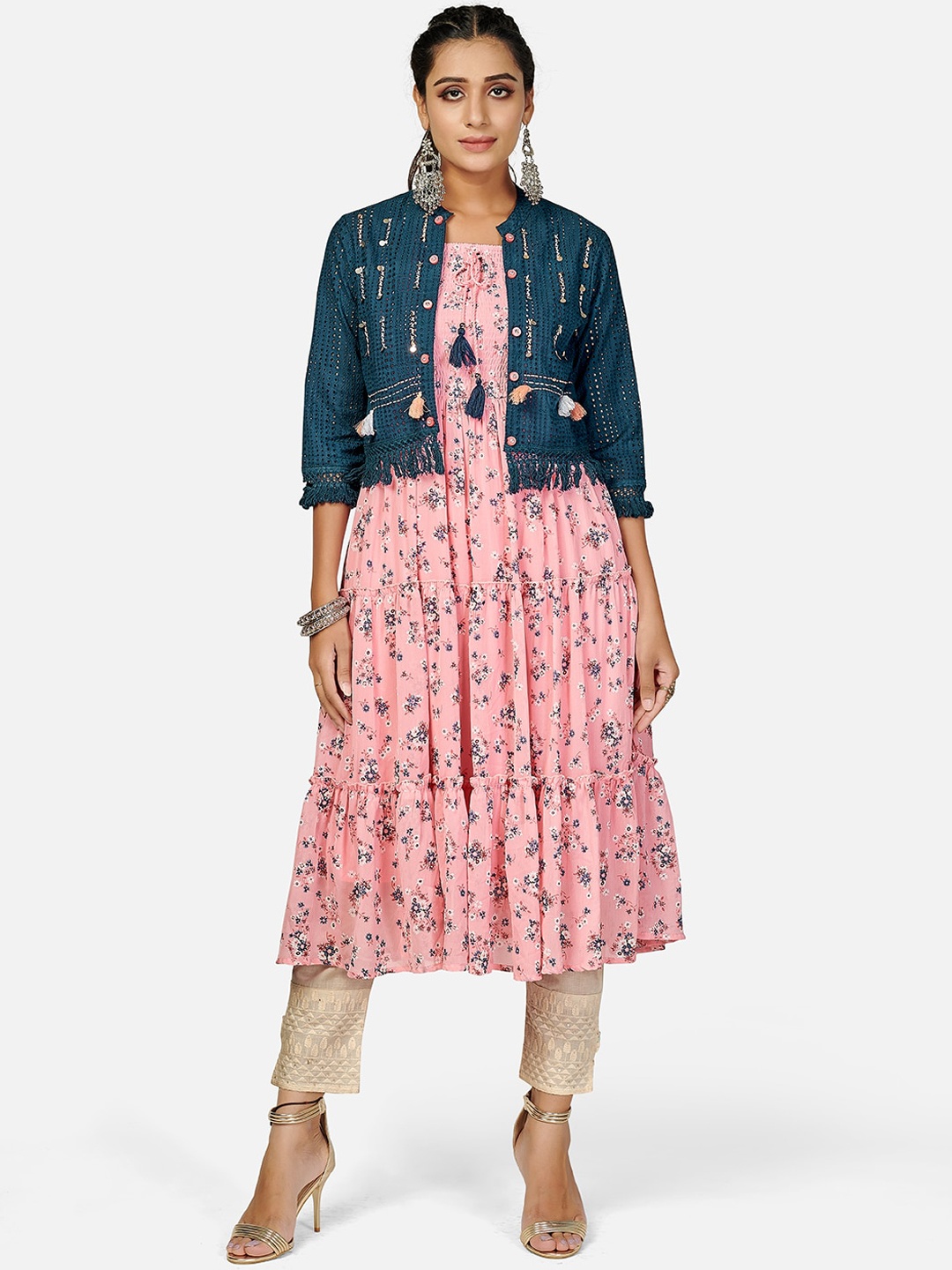

Vbuyz Women Peach-Coloured Printed Georgette Tiered Kurta with Schiffli Shrug