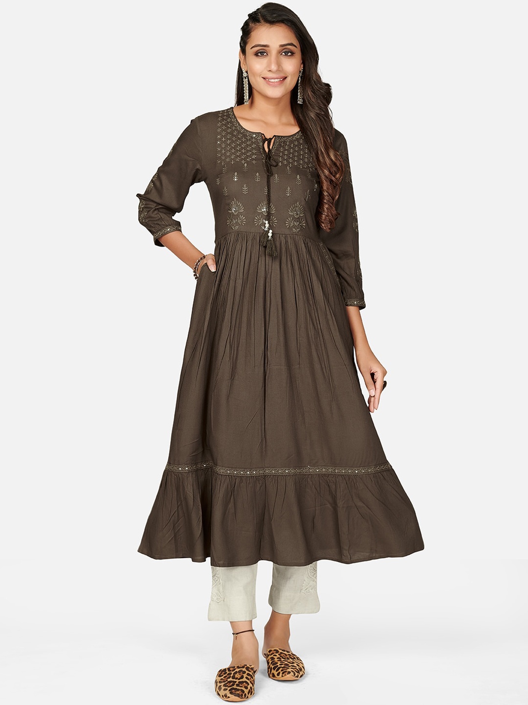 

Vbuyz Women Charcoal Grey Yoke Embroidered Anarkali Kurta