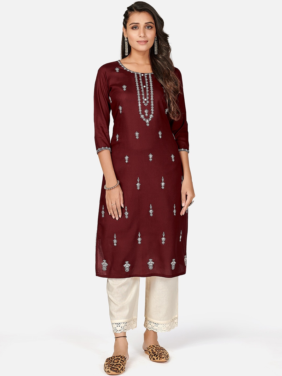 

Vbuyz Women Purple Embroidered Thread Work Kurta