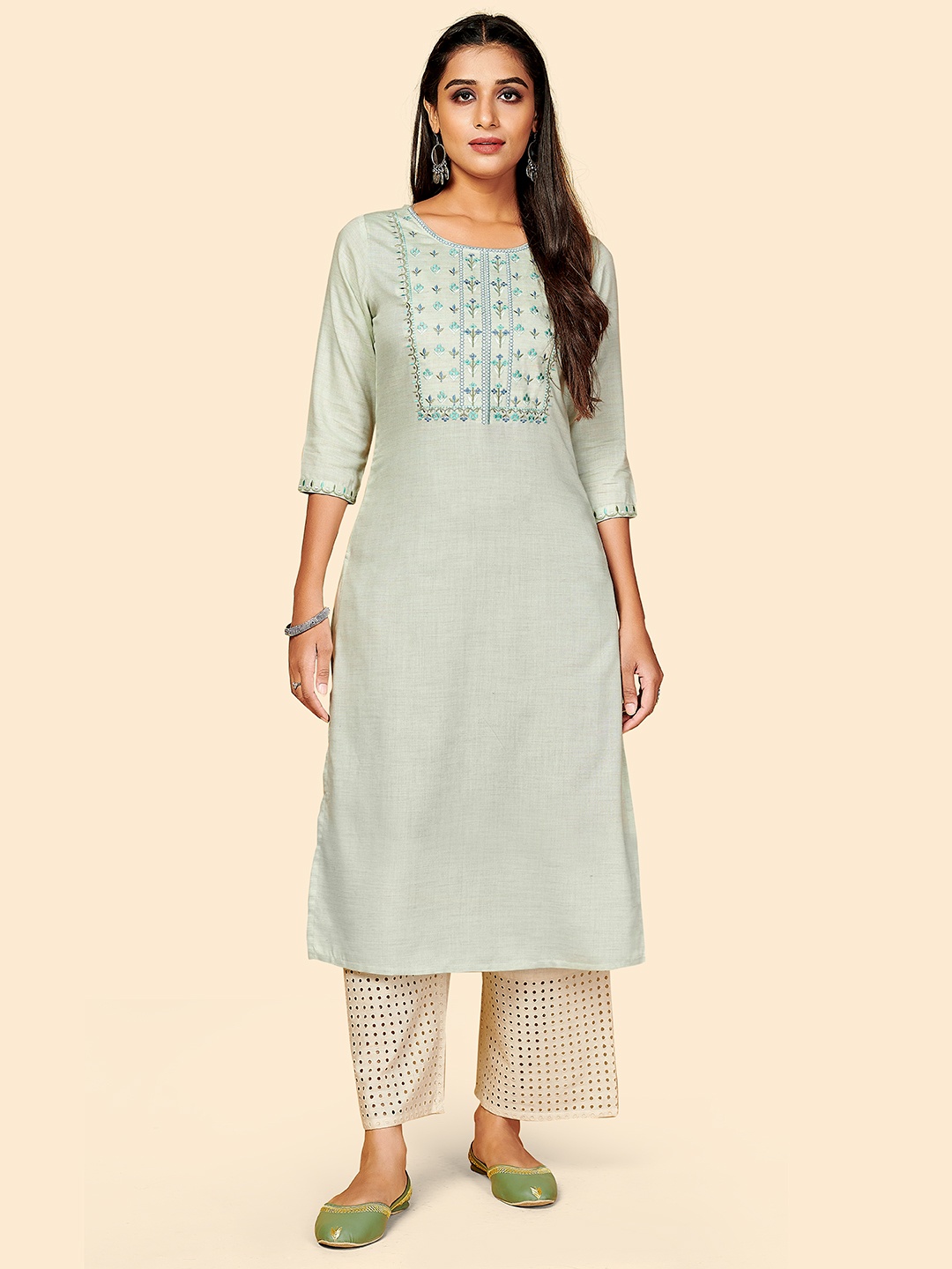 

Vbuyz Women Grey Yoke Design Yoke Design Thread Work Kurta