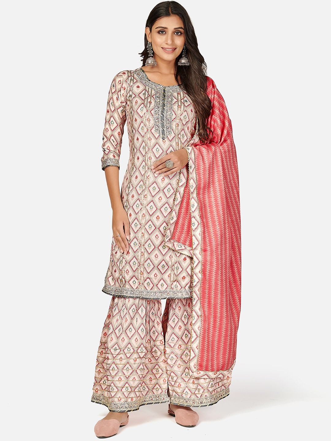 

Vbuyz Women Pink Ethnic Motifs Embroidered Regular Gotta Patti Kurti with Palazzos & With Dupatta