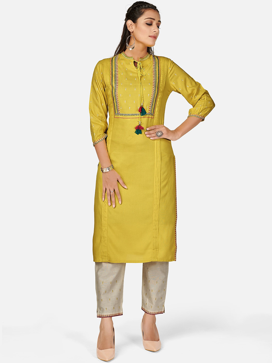 

Vbuyz Women Green Yoke Design Regular Thread Work Kurta with Trousers
