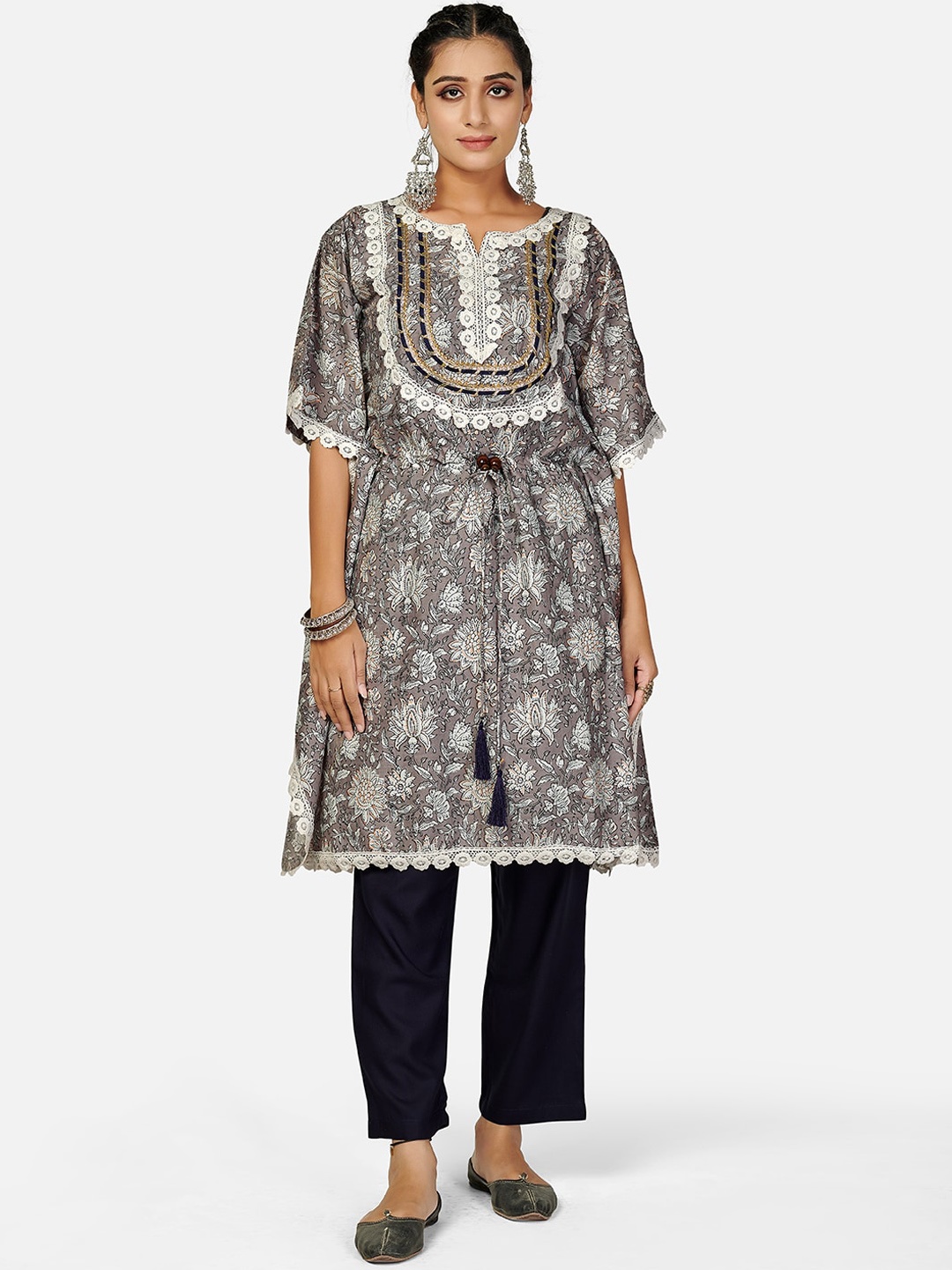 

Vbuyz Women Grey & Navy Blue Floral Printed Pure Cotton Kaftan Kurta with Trousers