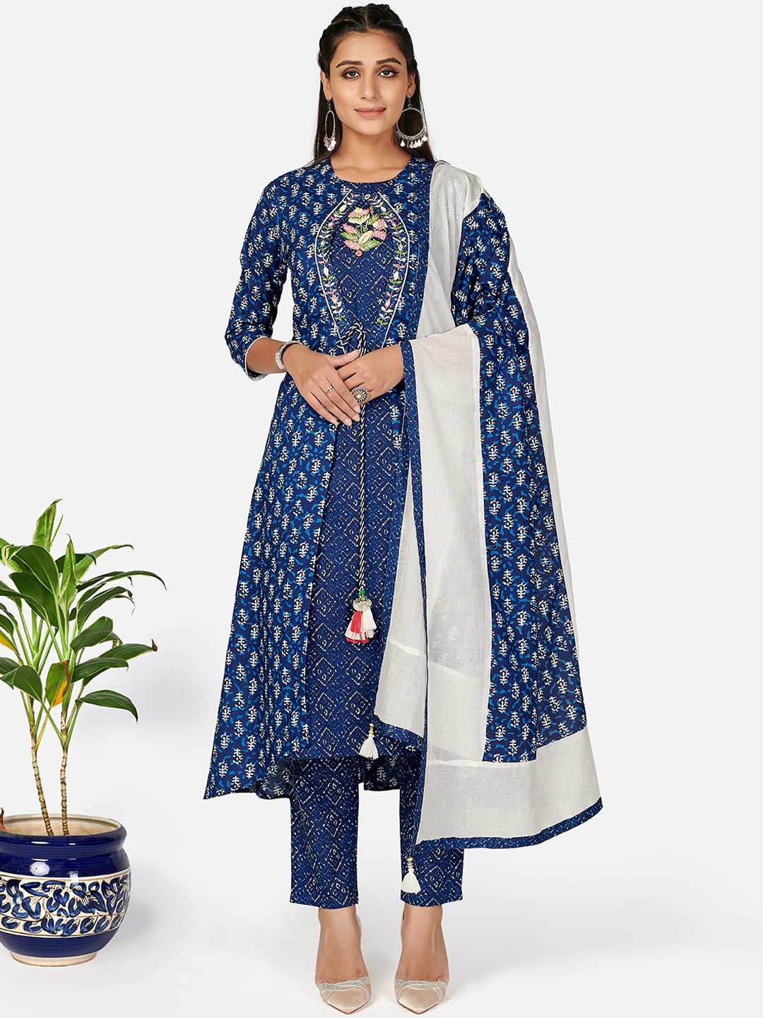 

Vbuyz Women Blue Printed Layered Thread Work Pure Cotton Kurta with Trousers & With Dupatta