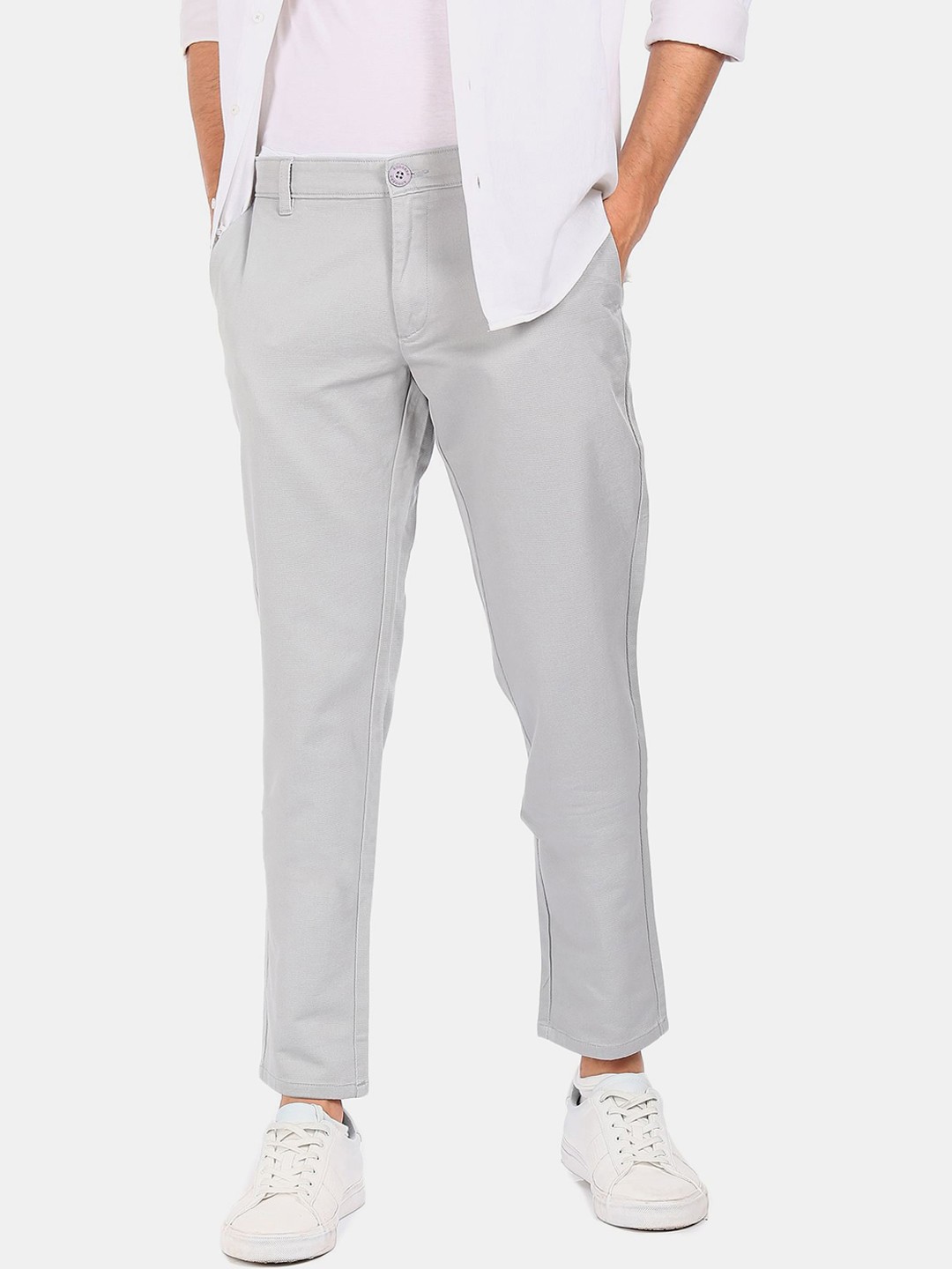 

Ruggers Men Grey Solid Casual Trousers