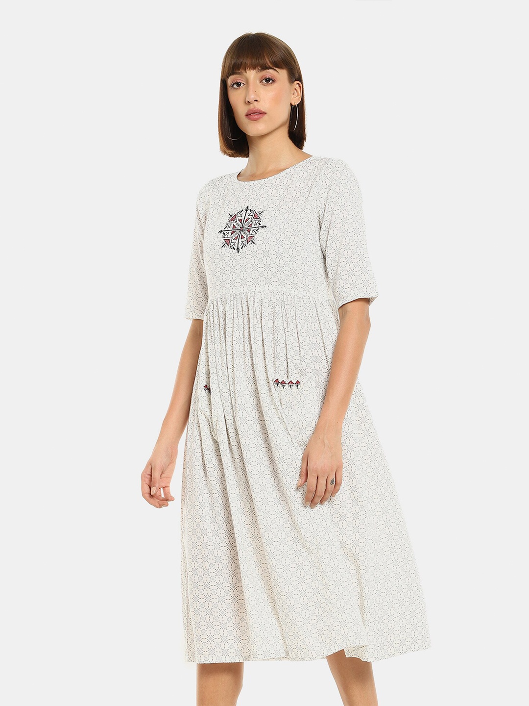 

Karigari White Midi Dress