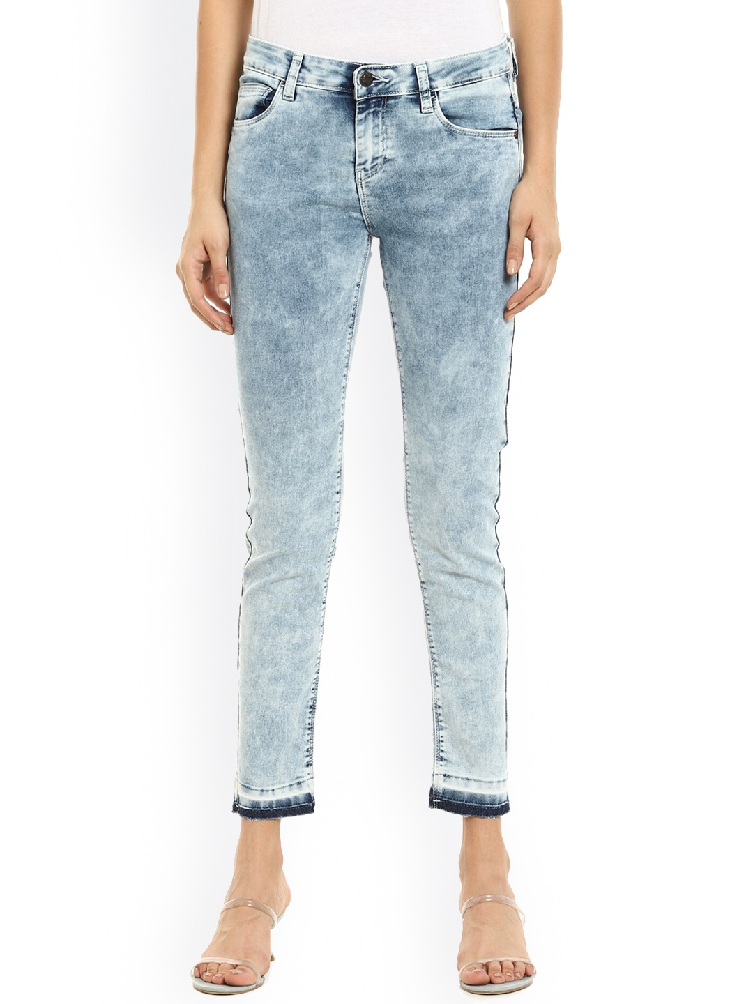 

Cherokee Women Blue Acid Wash Raw Hem Jeans