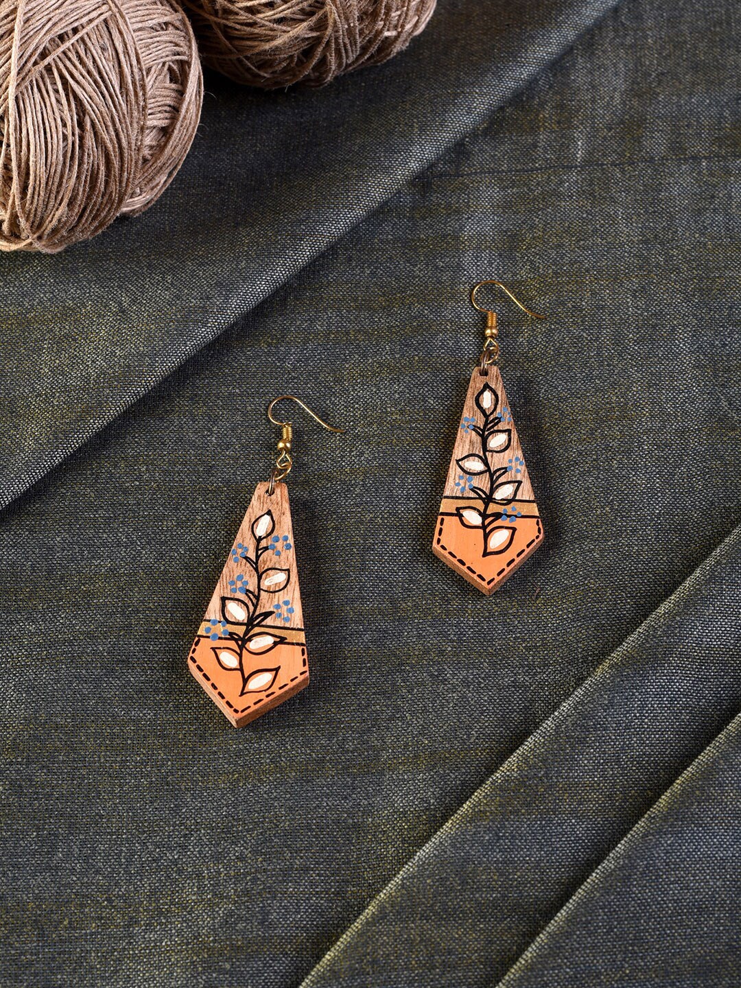 

AAKRITI ART CREATIONS Brown & White Geometric Drop Earrings