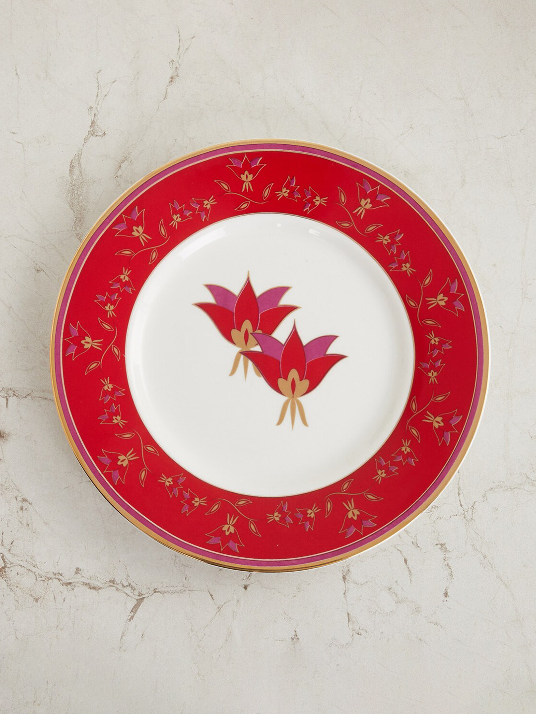 

Home Centre White & Red 1 Pieces Printed Bone China Glossy Plates