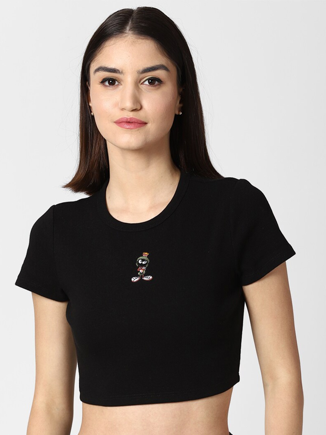 

FOREVER 21 Black Graphic Printed Regular Crop Top