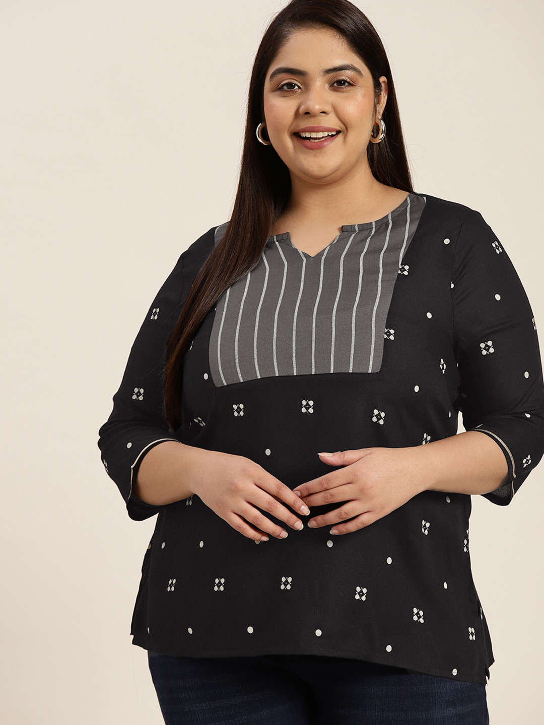 

Sztori Plus Size Black & Off White Geometric Printed Kurti