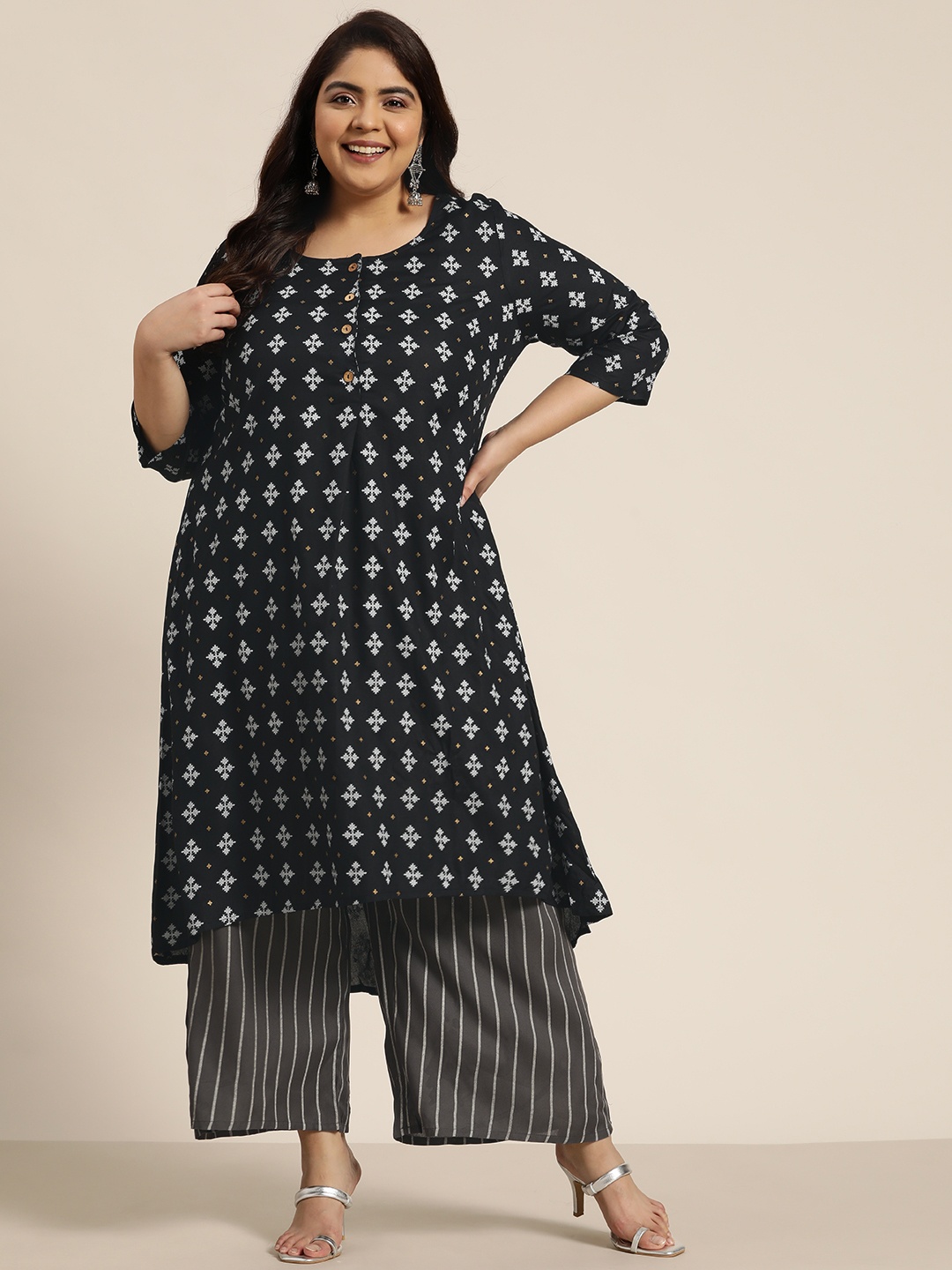 

Sztori Women Plus Size Black Printed Pleated A-Line Kurta with Palazzos