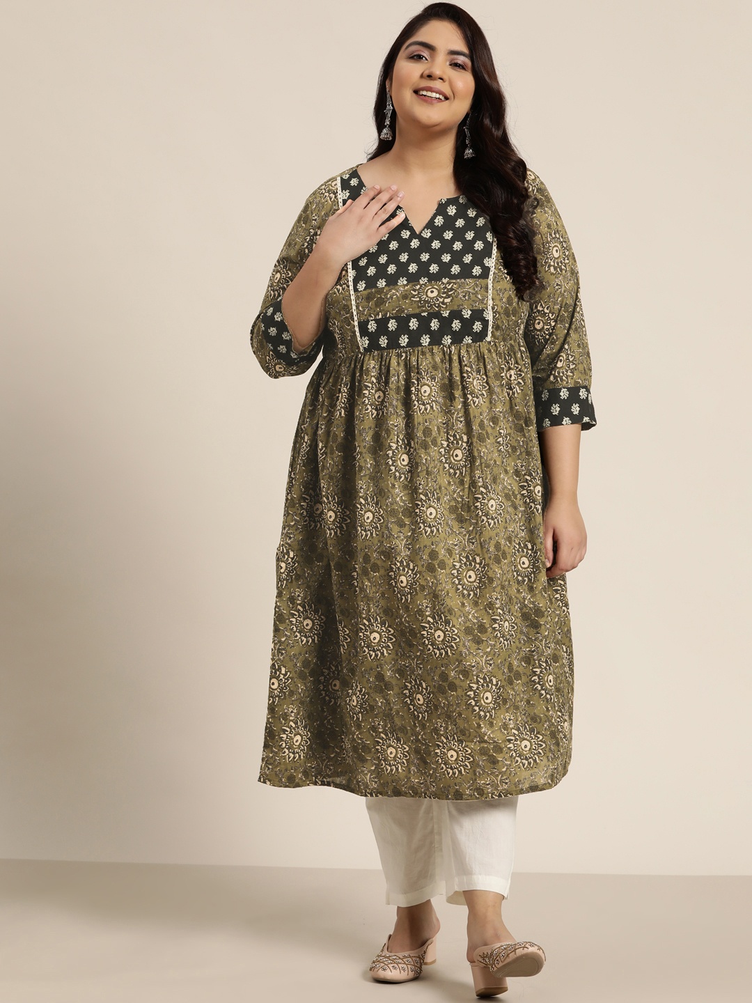 

Sztori Plus Size Women Olive Green & Black Floral Printed Cotton Kurta
