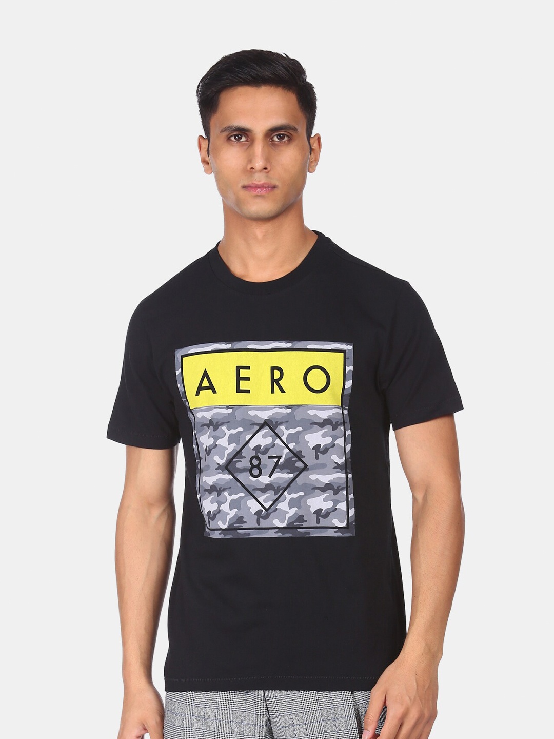 

Aeropostale Men Black & Yellow Graphic Printed Pure Cotton T-shirt
