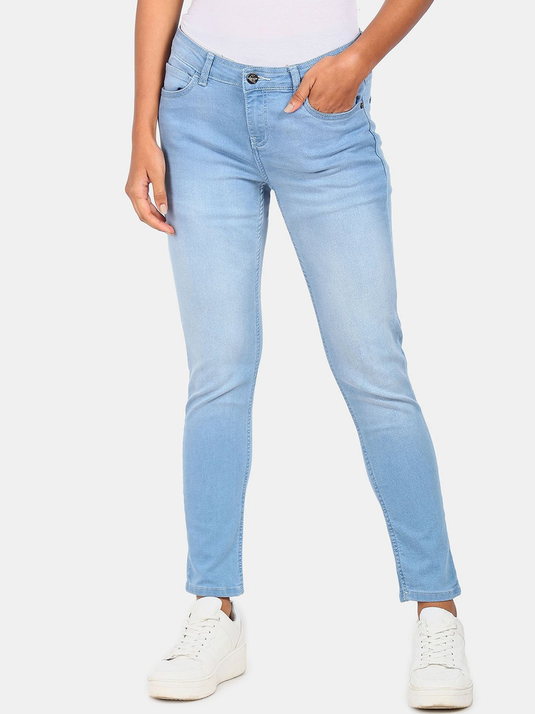 

Cherokee Women Blue Light Fade Jeans
