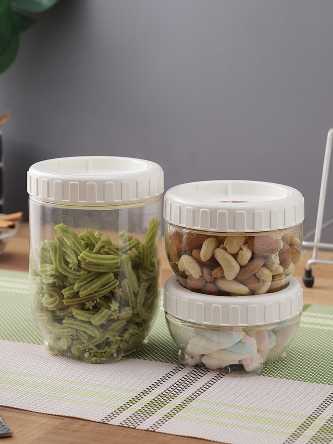 

Lock & Lock Set Of 3 Transparent & White Solid BPA Free Food Container
