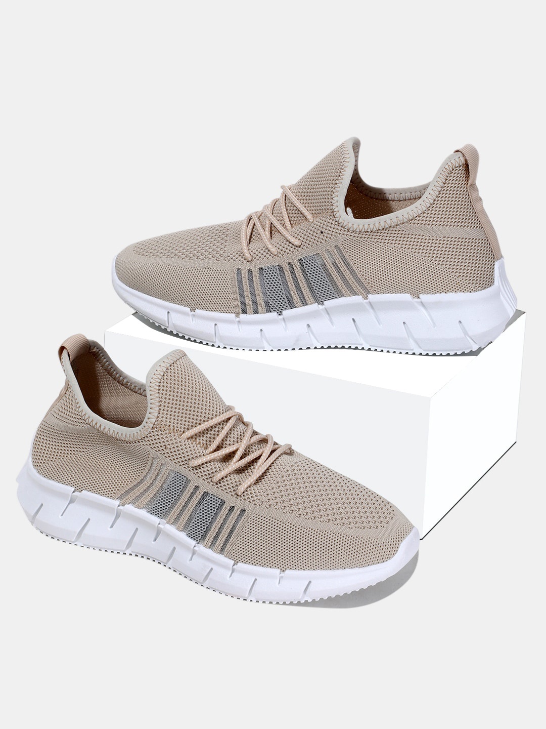 

RapidBox Men Beige Casual Sneakers