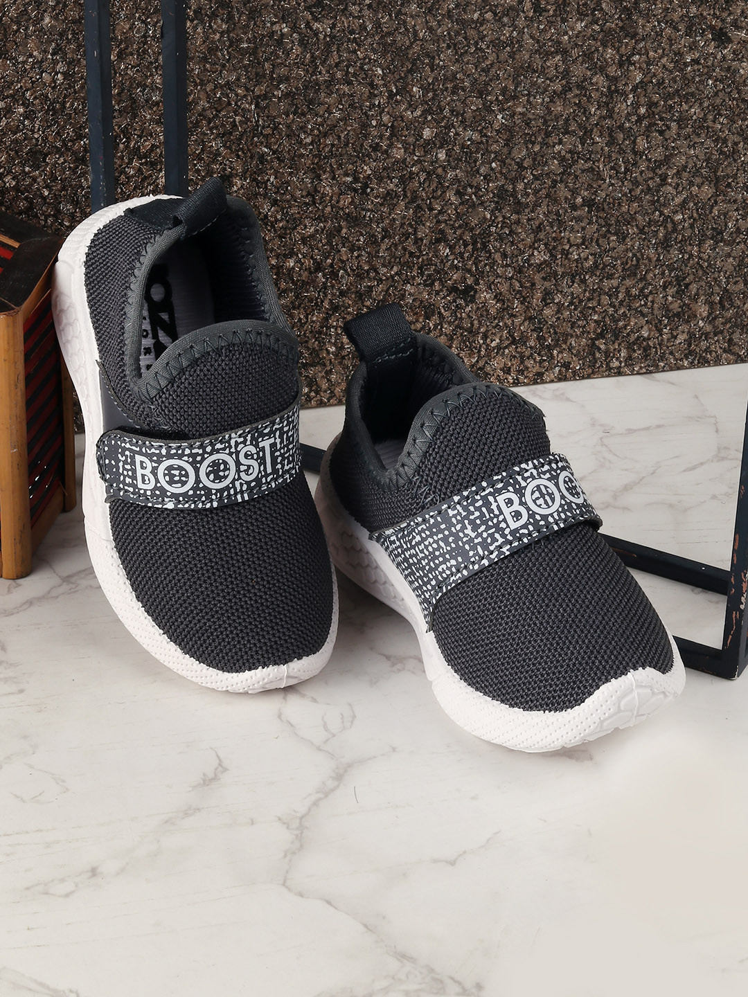 

Jazzy Juniors Boys Grey Woven Design Slip-On Sneakers