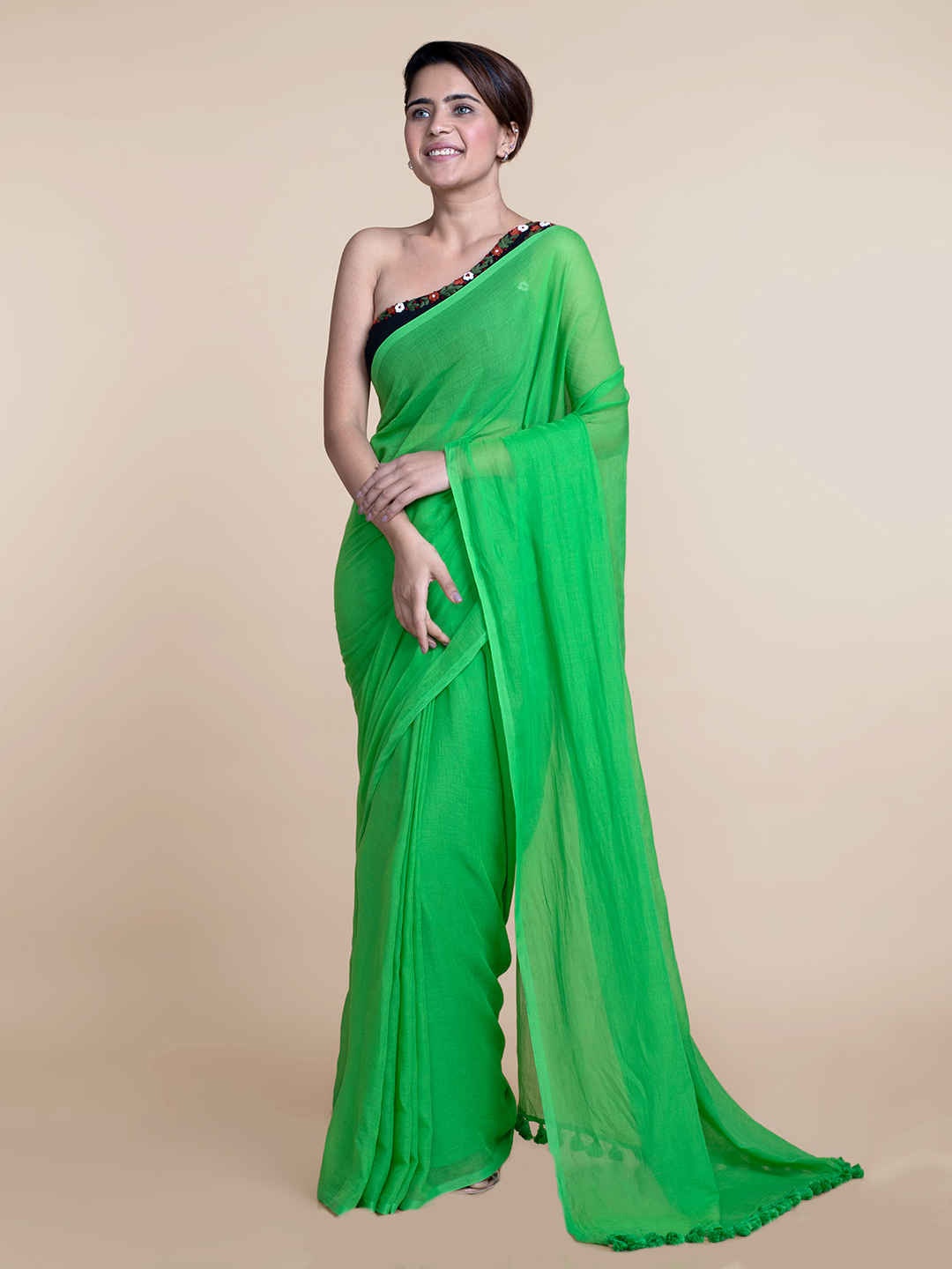 

Suta Solid Green Mul Pure Cotton Saree