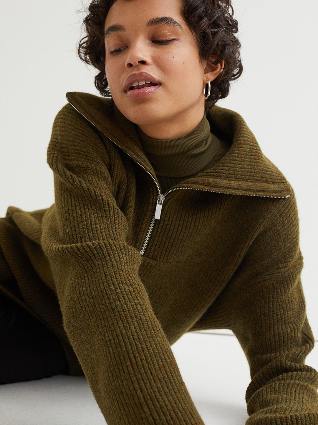 

H&M Women Green Zip-Up Rib-Knit Jumper