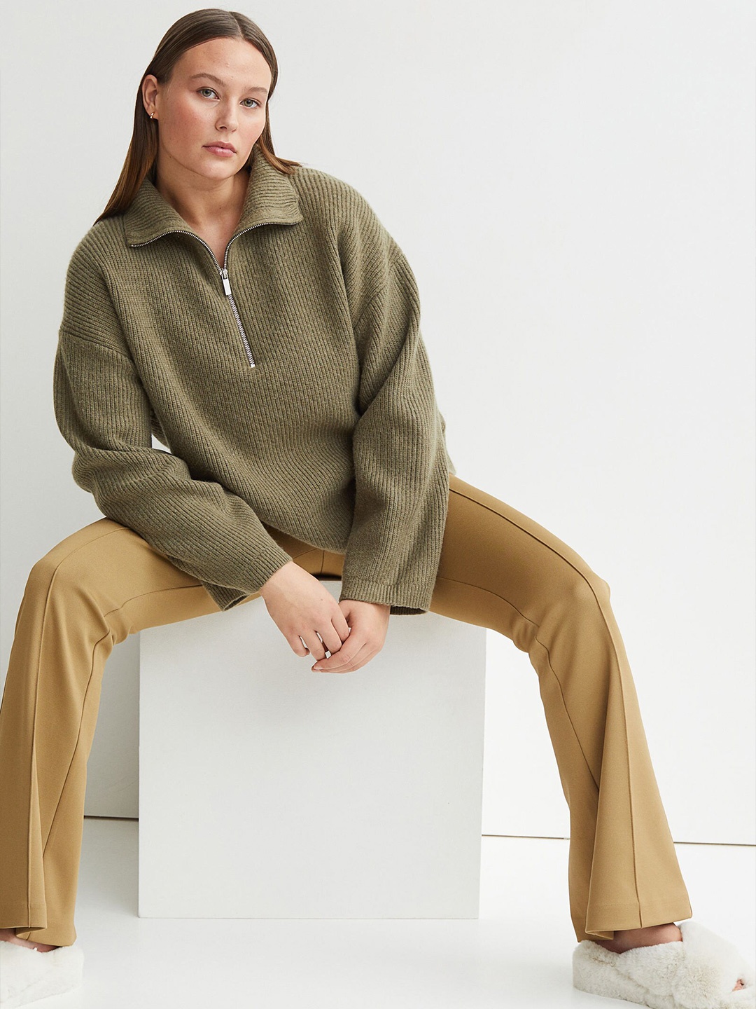 

H&M Women Green Zip-Up Rib-Knit Jumper