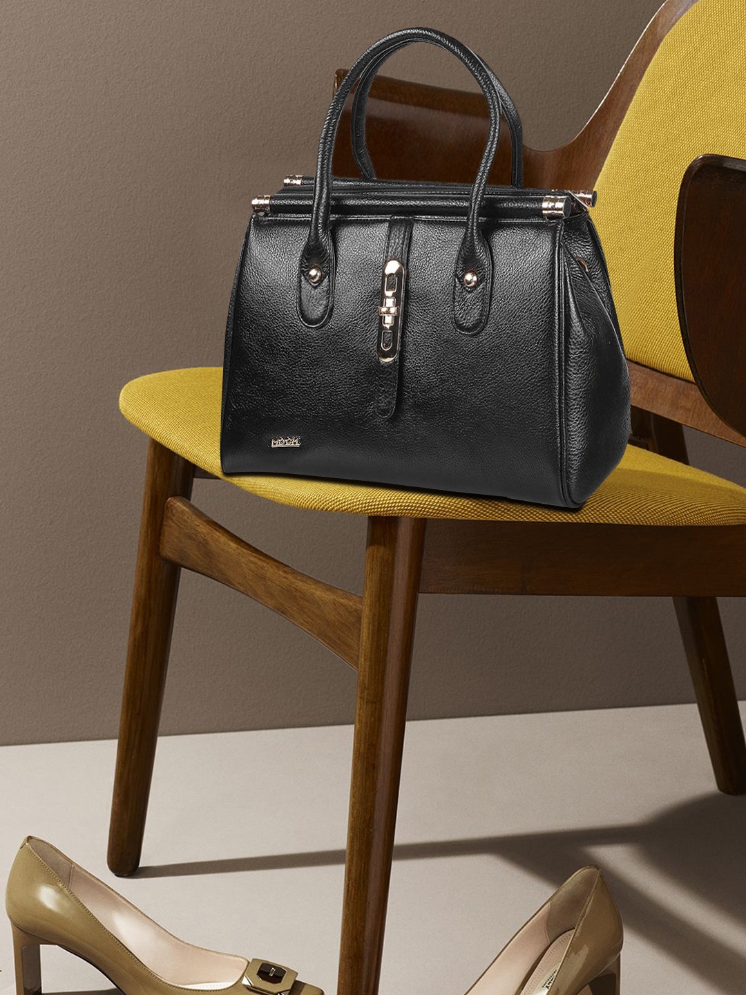

Mochi Black Textured Leather Structured Handheld Bag