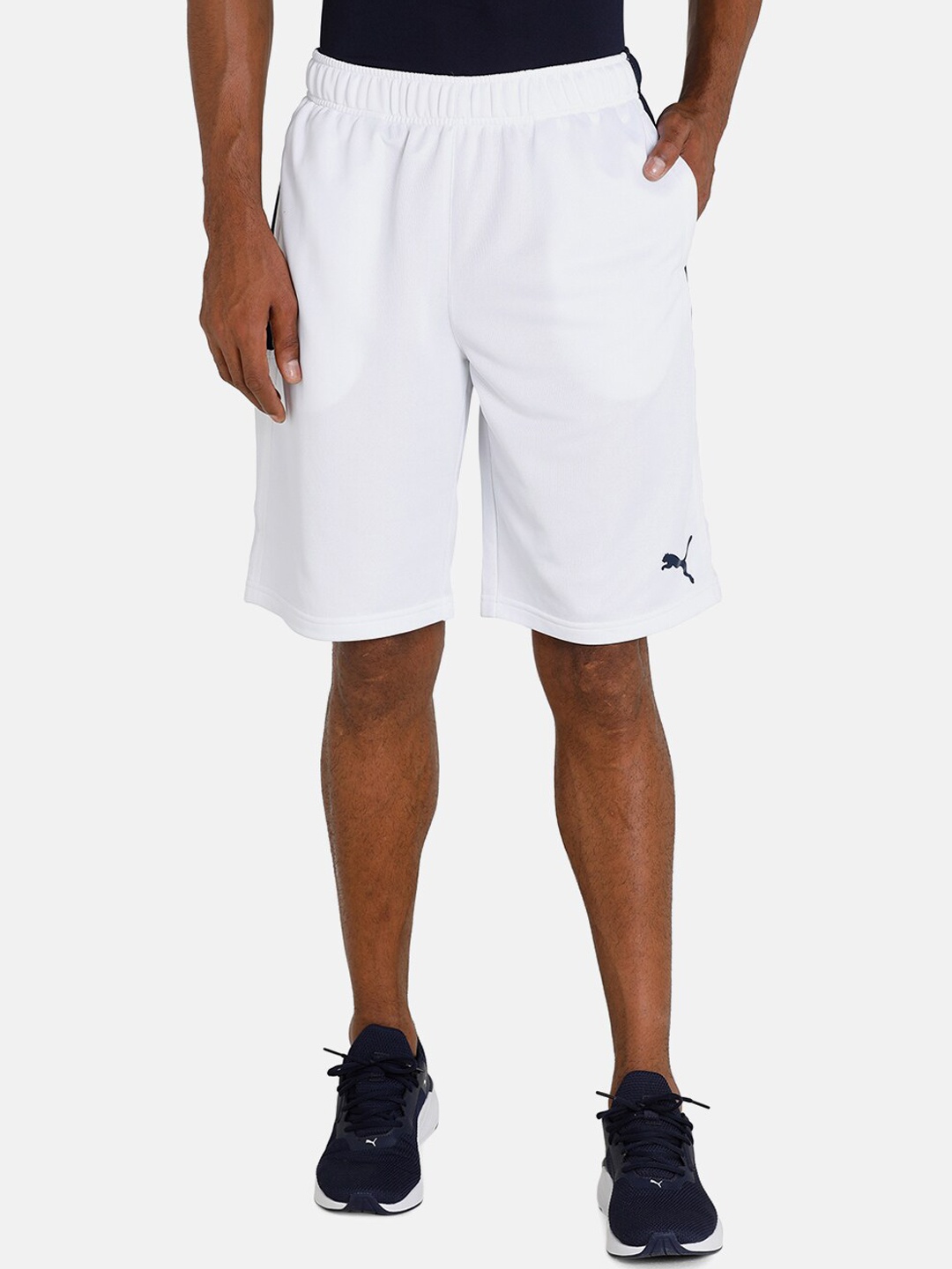 

Puma Men White Solid Czech Republic Team Shorts