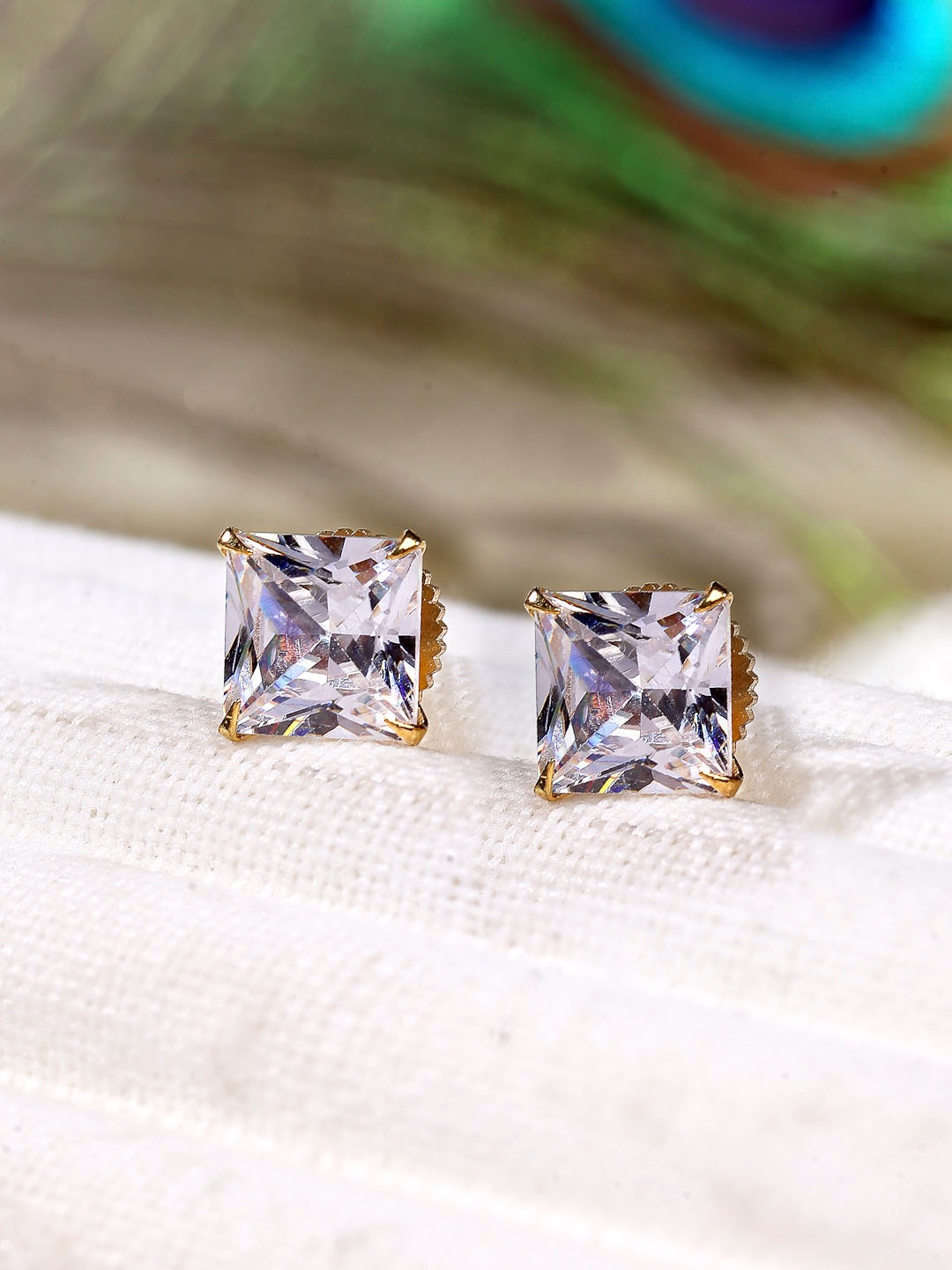 

DUGRISTYLE White Contemporary Studs Earrings