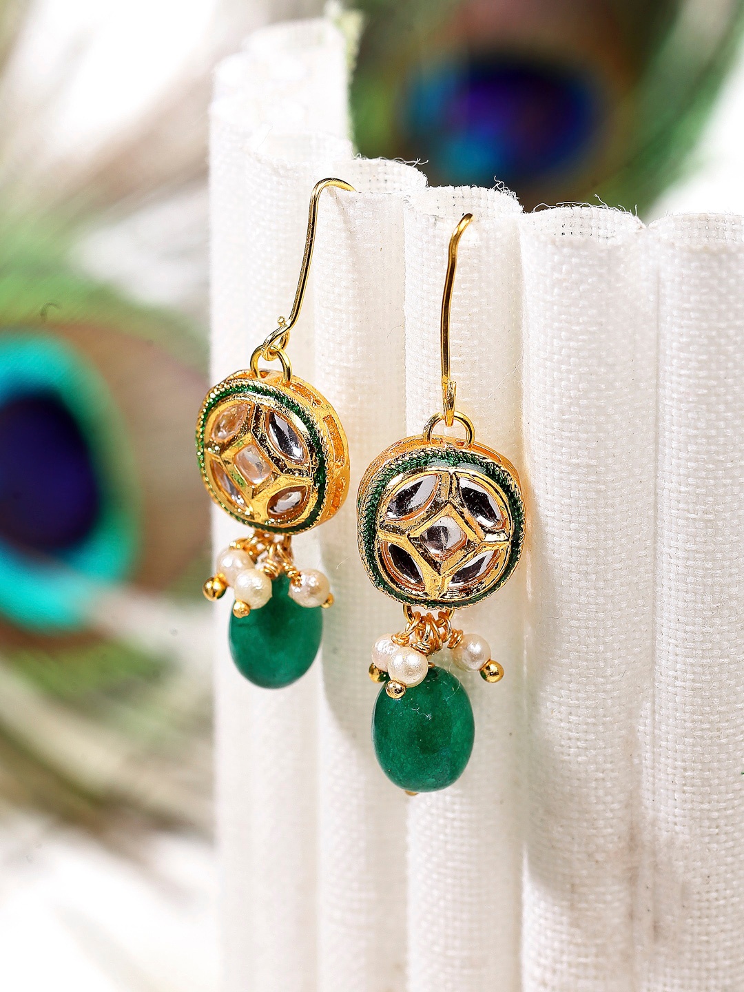 

DUGRISTYLE Woman Green Kundan Earrings