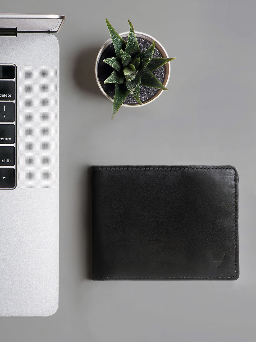 

Hidesign Men Black Leather Two Fold Wallet