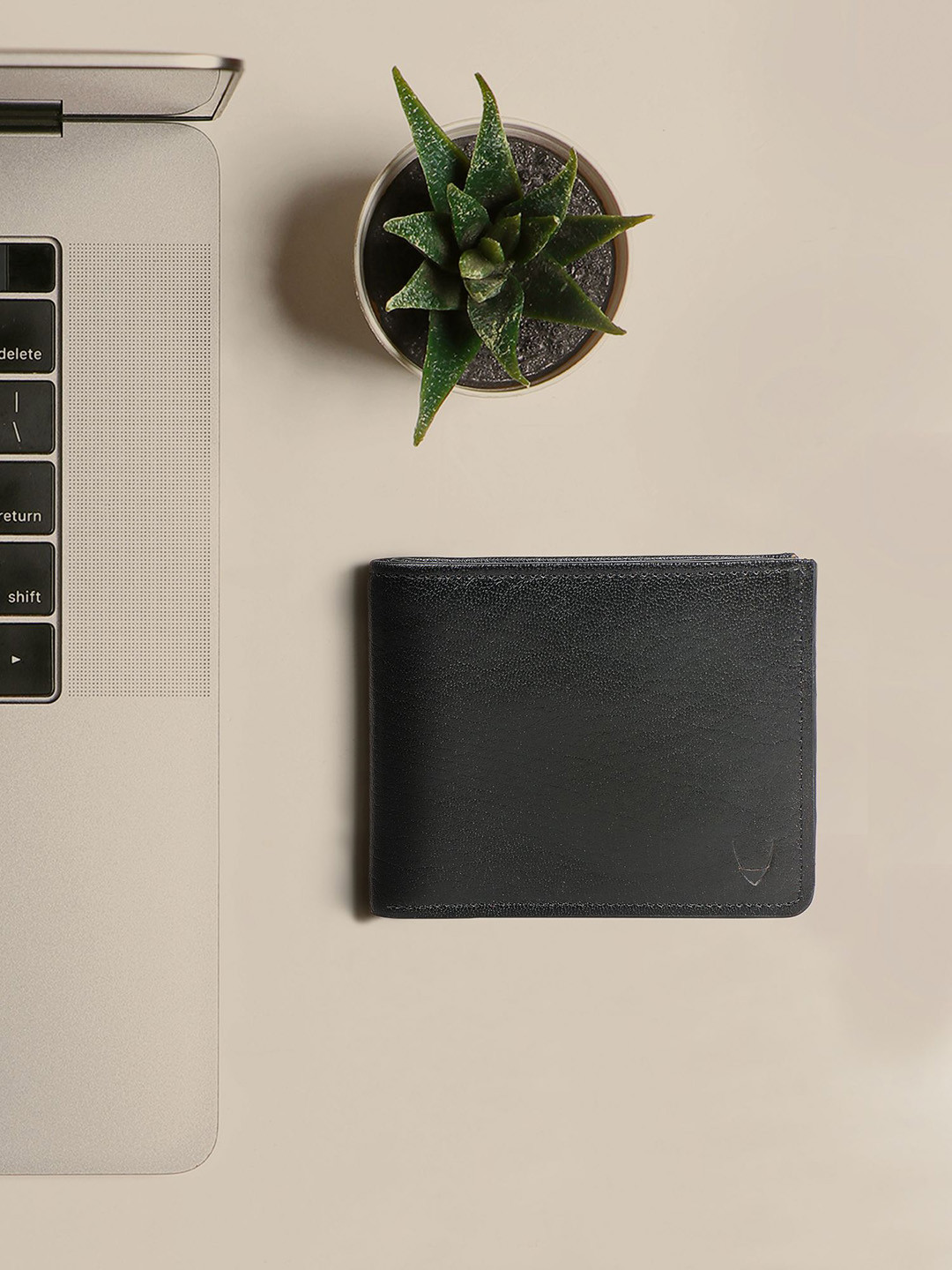 

Hidesign Men Black Textured Leather Two Fold Wallet