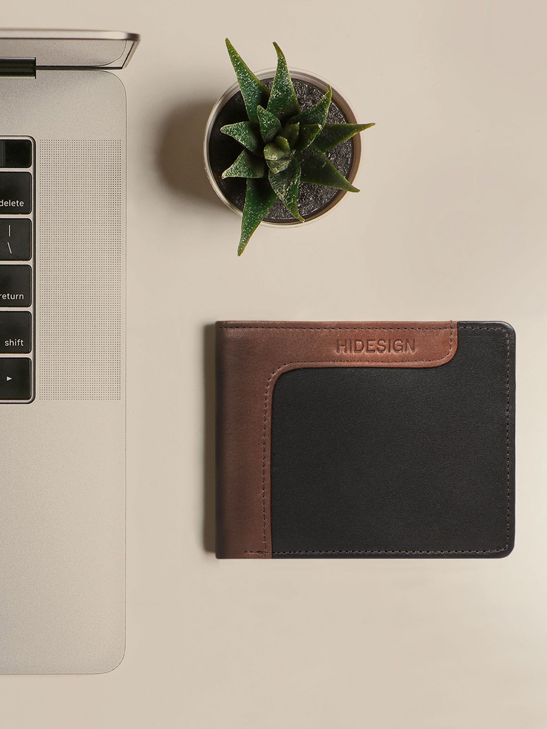 

Hidesign Men Black & Brown Leather Two Fold Wallet
