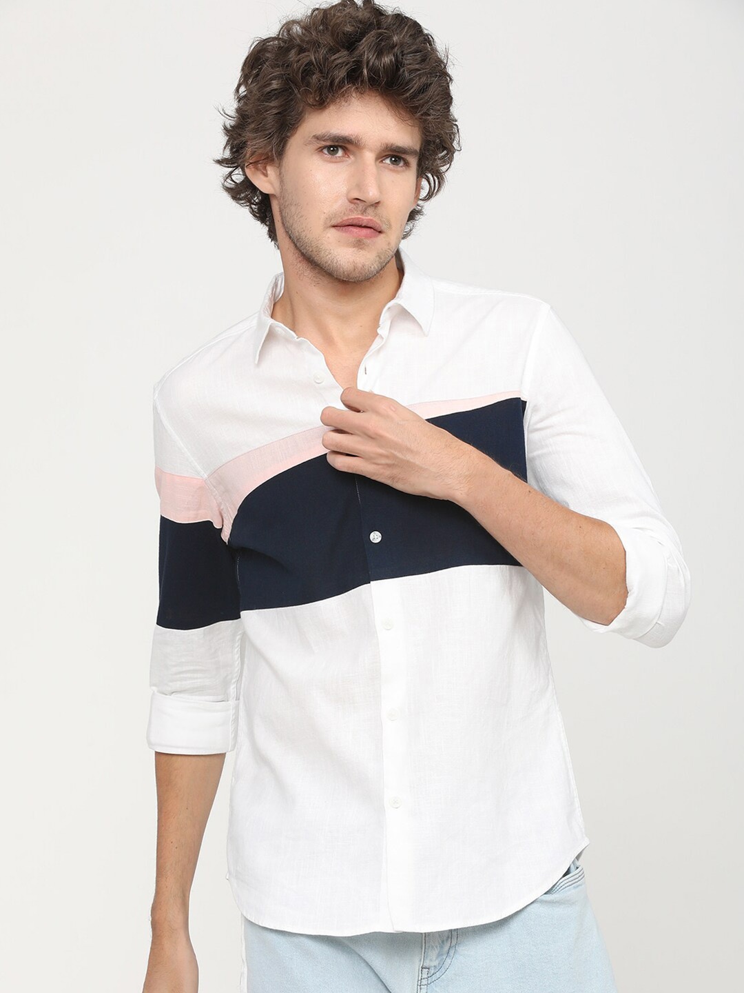 

KETCH Men White & Navy Blue Colourblocked Slim Fit Casual Shirt