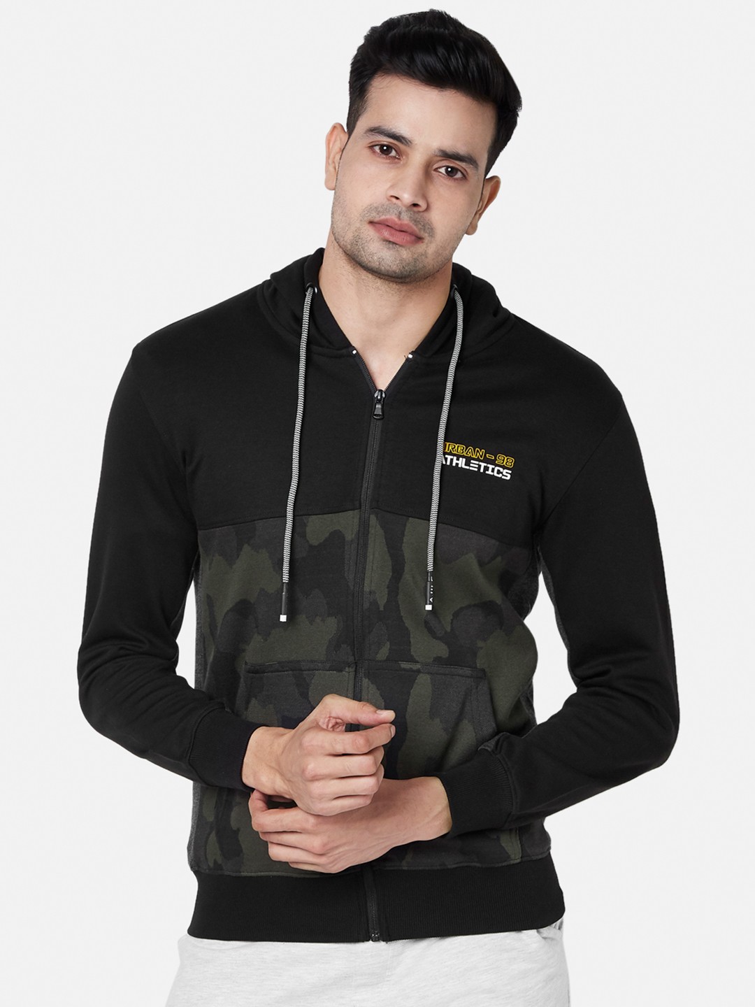 

Ajile by Pantaloons Men Green & Black Colourblocked Sweatshirt