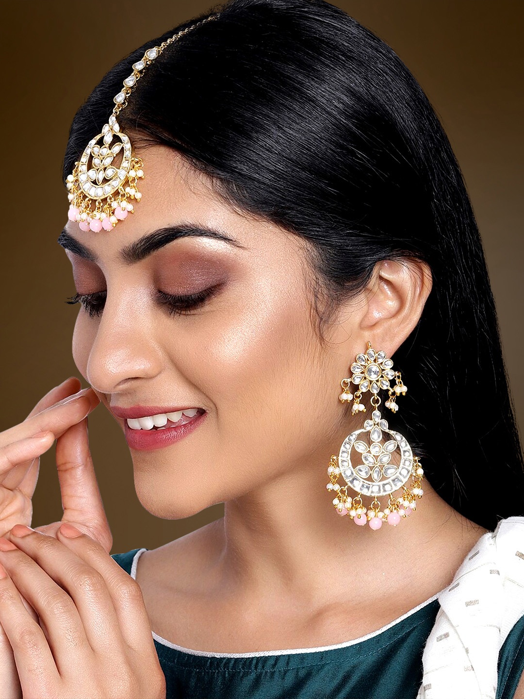 

Peora Pink Gold Plated Kundan & Pearl Studded Earrings & Maang Tika