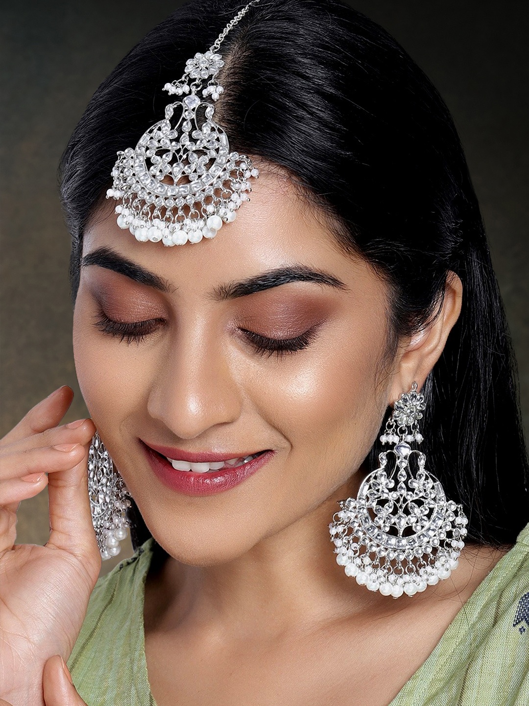 

Peora Silver Plated Kundan Faux Beads Mangtikka With Earrings