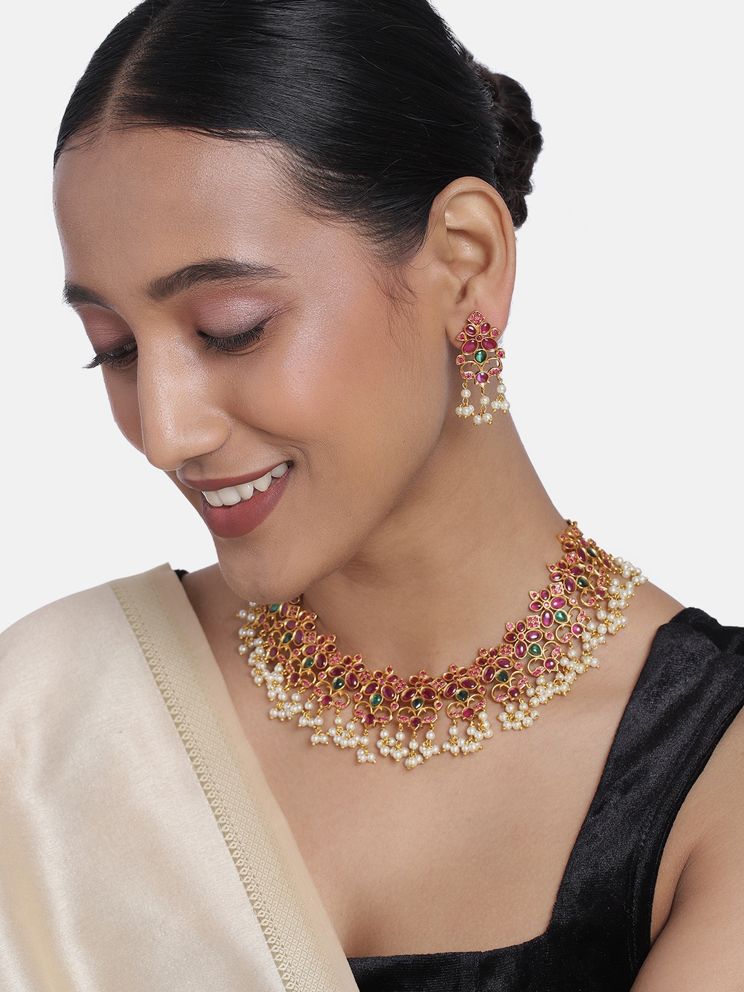 

Peora Matte Gold Finish Red & Green Jewellery Set
