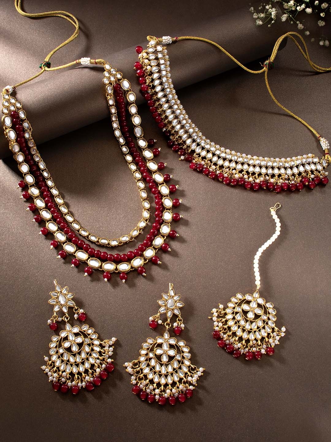 

Peora Maroon & White Gold-Plated Kundan Embellished Jewellery Set