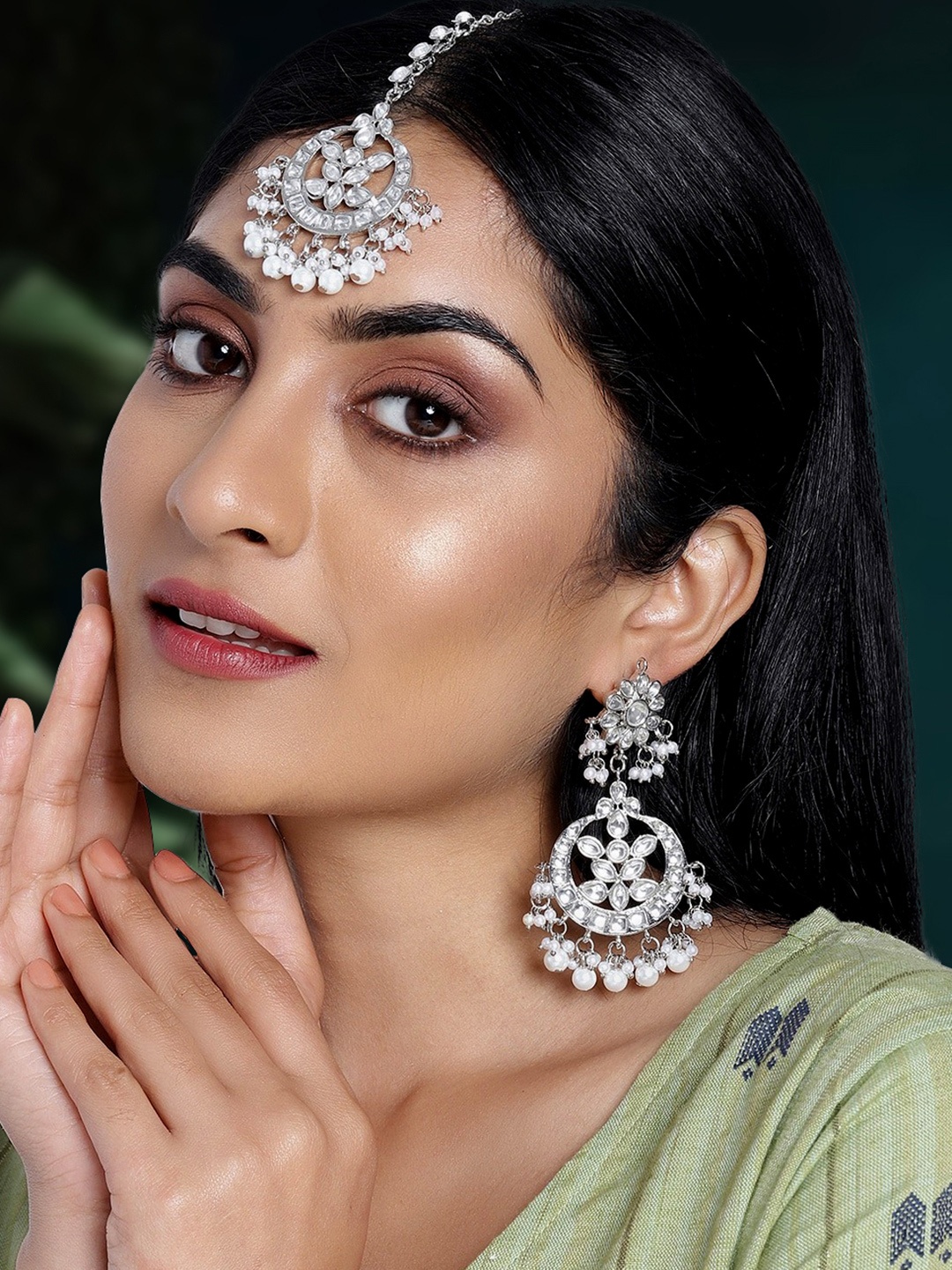 

Peora Silver Plated Kundan & Pearl Studded Maangtika With Earrings