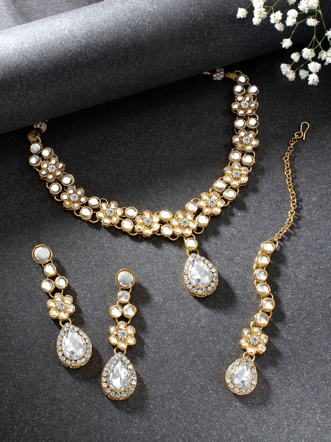 

Peora White Gold-Plated Kundan & Crystals Jewellery Set