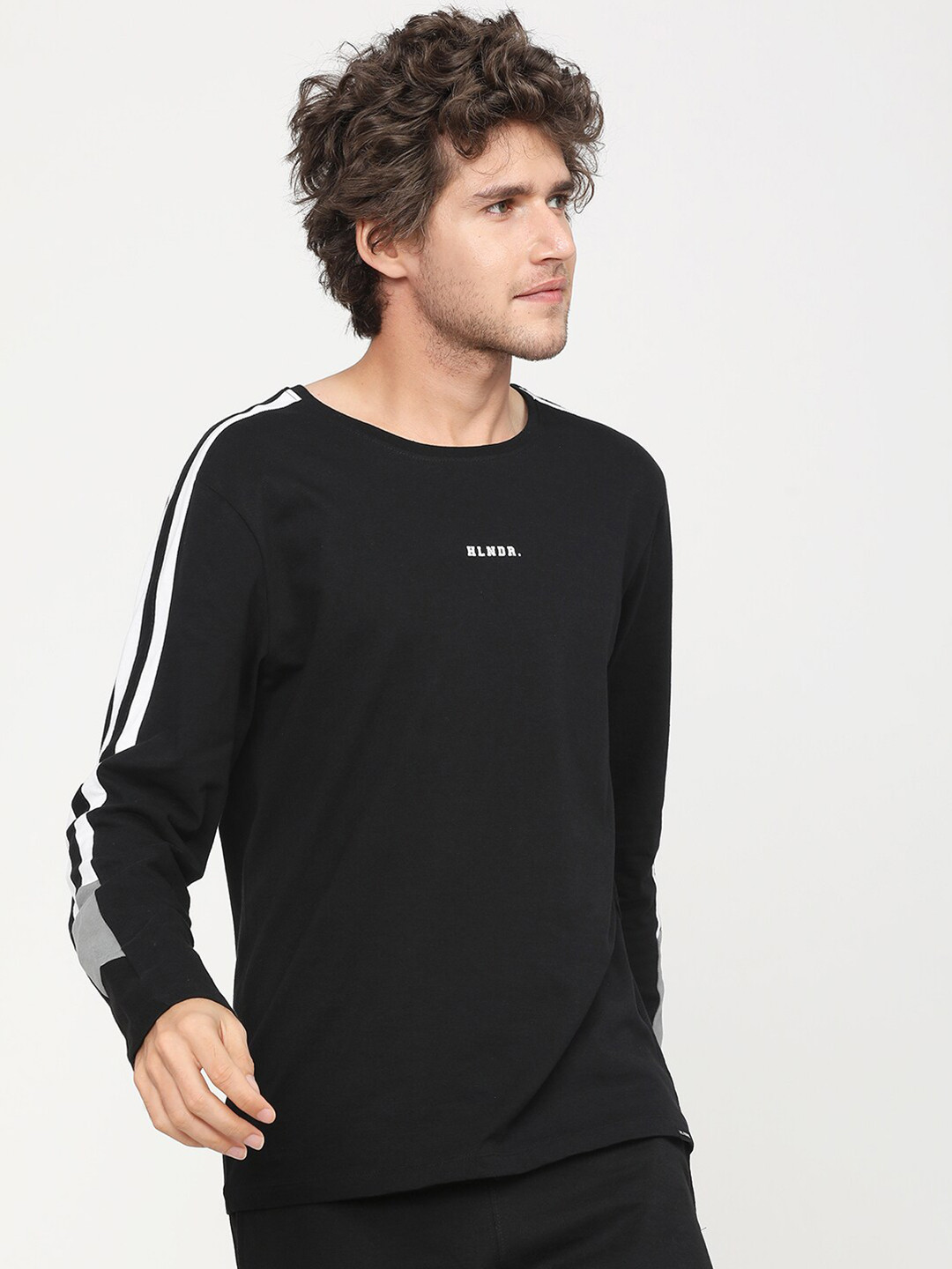 

HIGHLANDER Men Black Slim Fit T-shirt