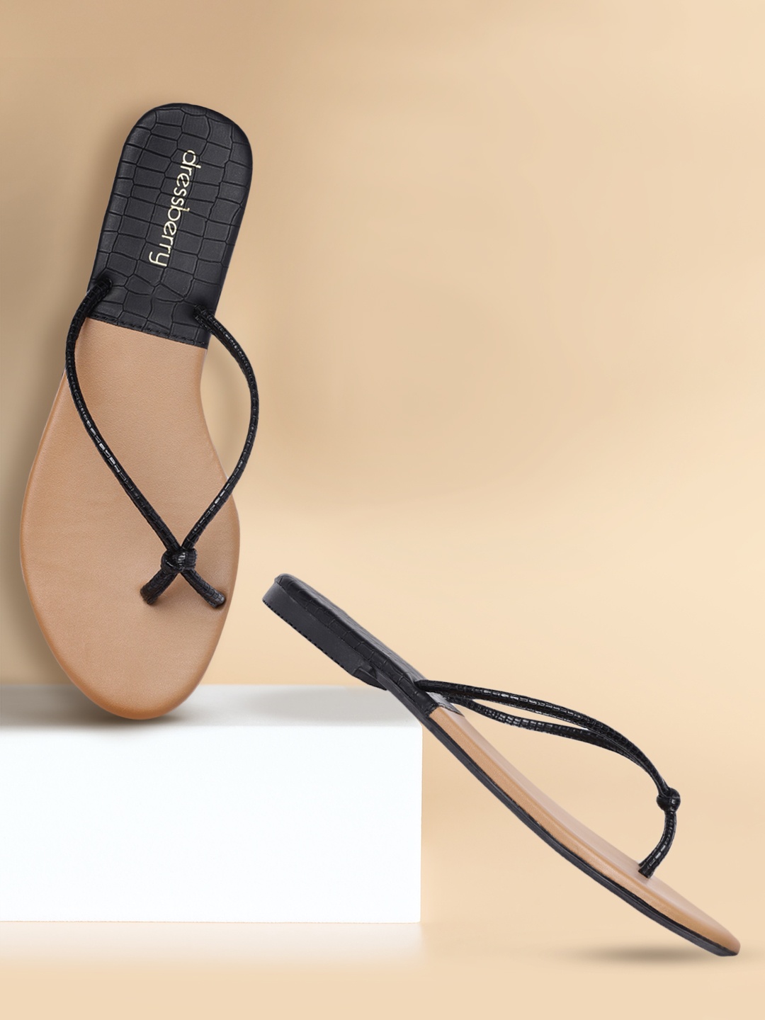 

DressBerry Women Beige & Black Colourblocked Open Toe Flats
