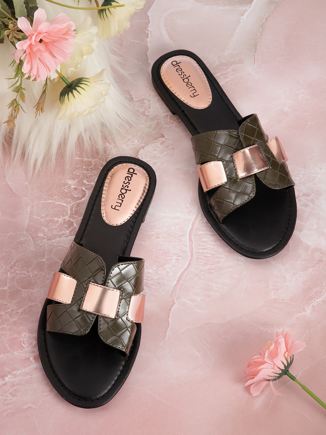 

DressBerry Women Olive Green & Rose Gold-Toned Basketweave Textured Open Toe Flats