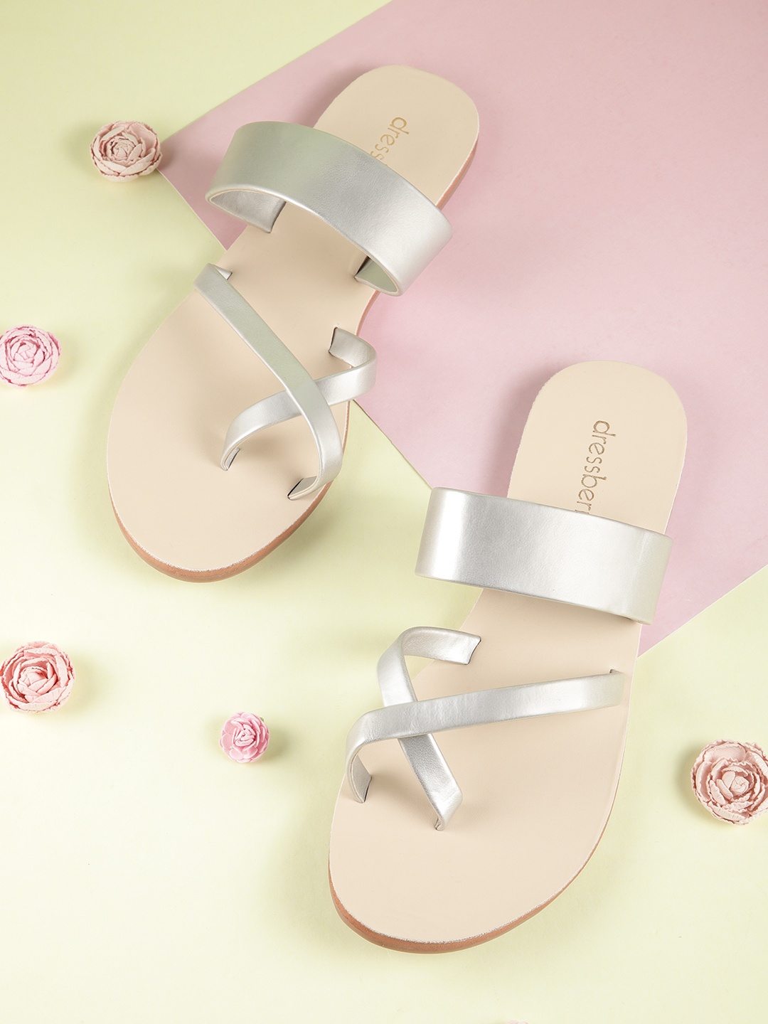 

DressBerry Women Silver-Toned One Toe Flats
