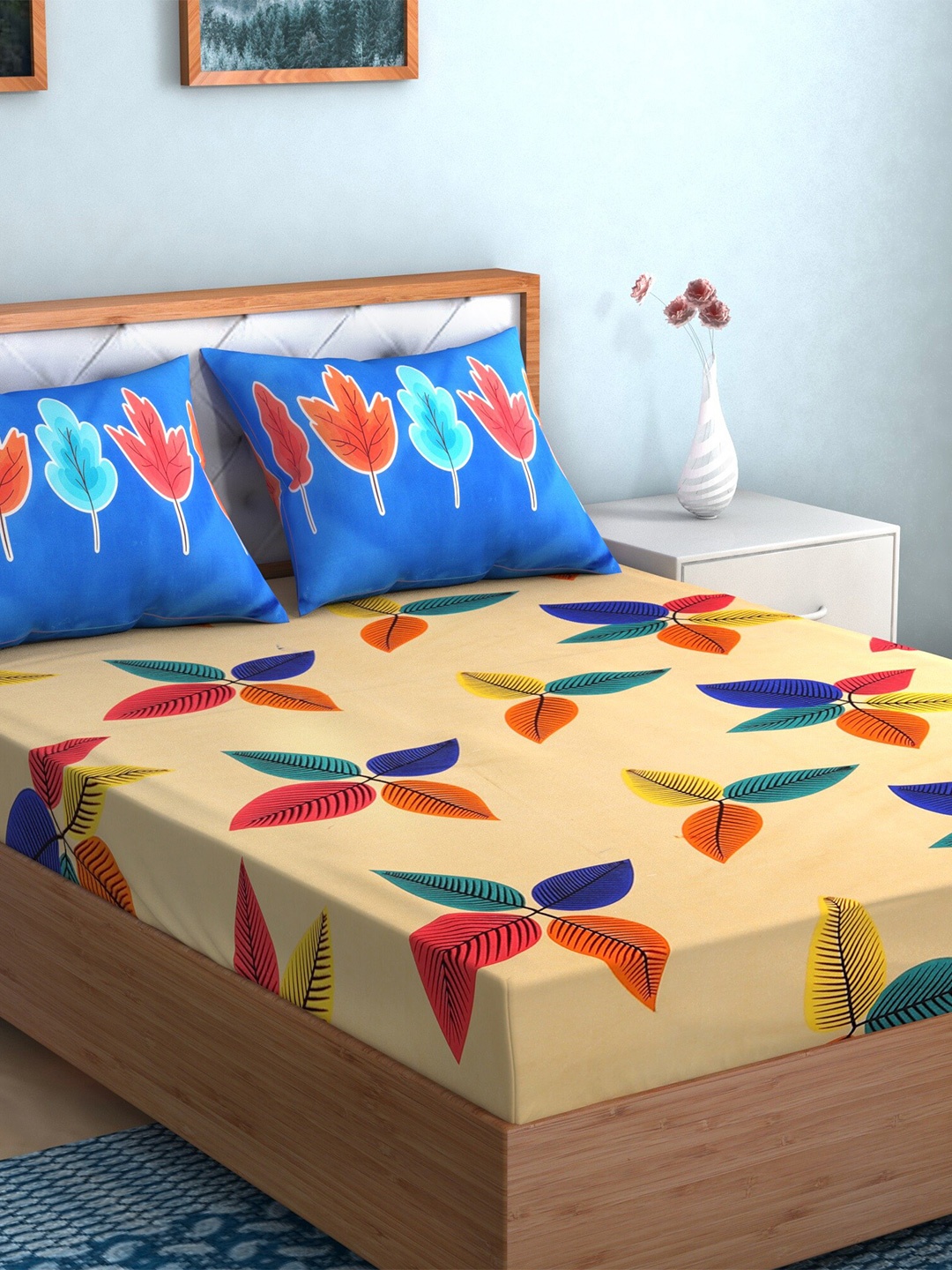 

TAG 7 White & Beige 210 TC 2 King Bedsheet with 4 Pillow Covers