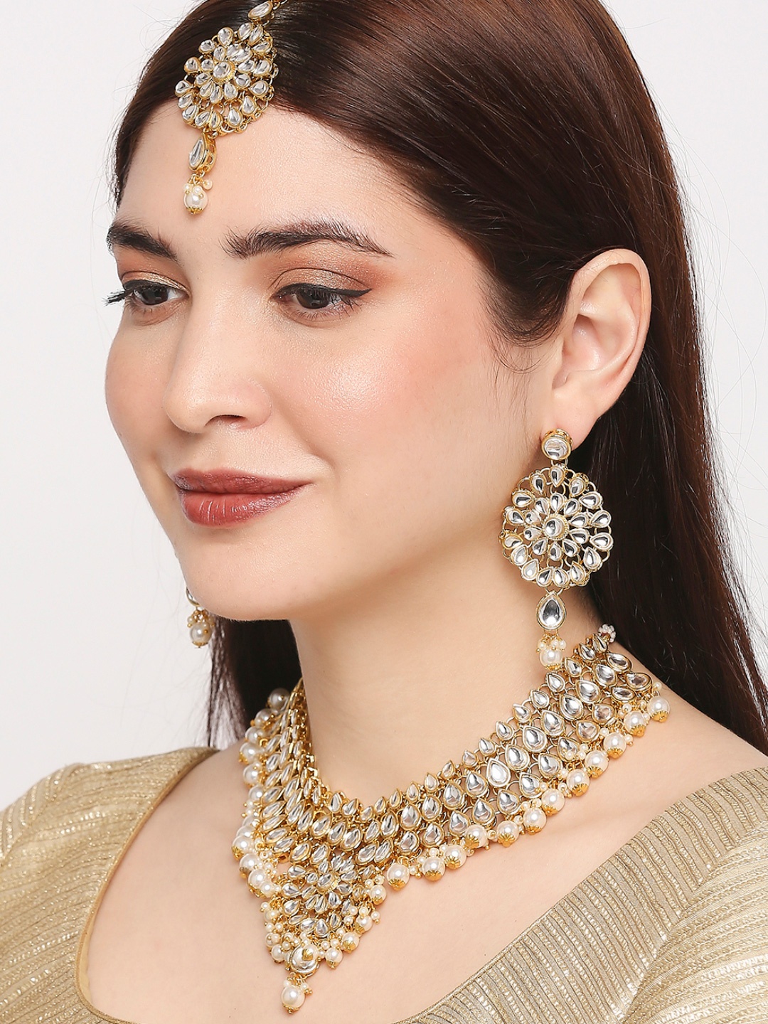 

OOMPH Gold-Toned White Kundan Studded & Beaded Jadau Jewellery Set